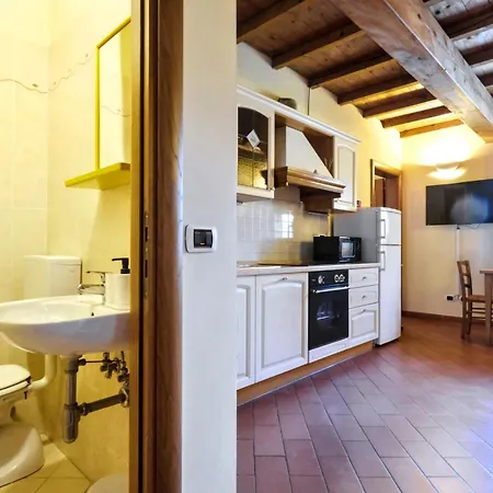 Wine Barbaresco Apartment Florenz